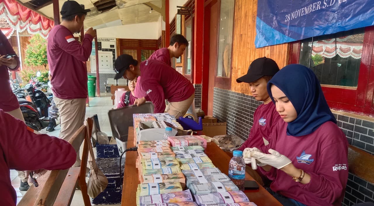 Kas Keliling BI di Pulang Kangean Diserbu Warga, Banyak Tukarkan Uang Lusuh dan Rusak