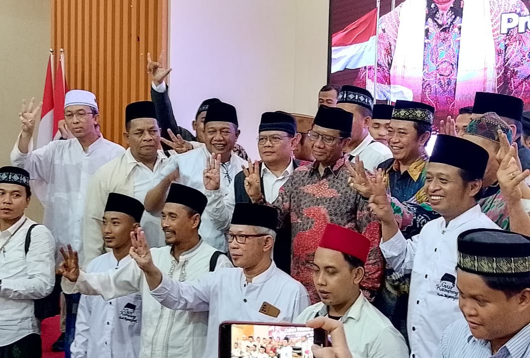 Mahfud MD Bersilaturahmi dengan Kyai se Tapal Kuda di Ponpes Nurul Jadid Probolinggo