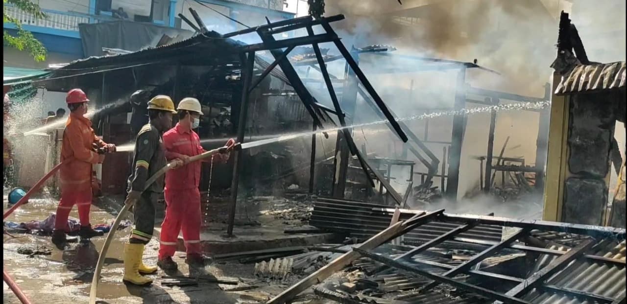 50 Kios di Pasar Baru 2 Gresik Ludes Terbakar