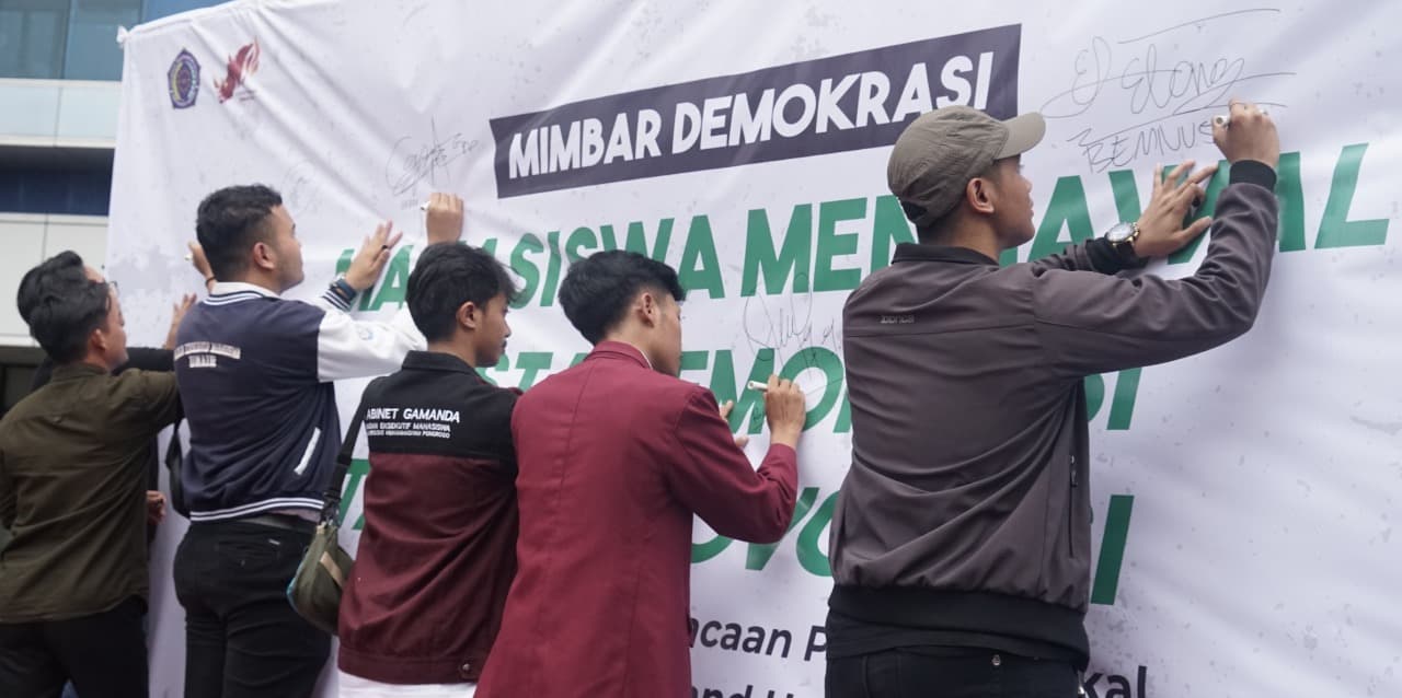 Forum BEM Jatim Berkumpul Serukan Pemilu Damai Tanpa Provokasi