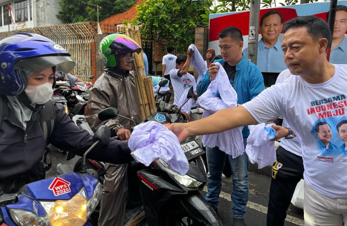 TKD Jatim Bagikan Ribuan Nasi Kotak Gratis dan Kaos Prabowo-Gibran