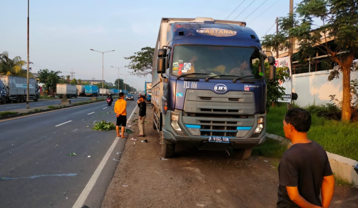 Tabrak Truk Parkir di By Pass Krian, Dua Orang Pengendara Motor Tewas