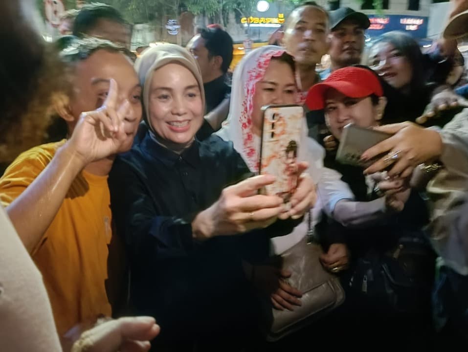 Berkunjung ke Surabaya, Siti Atikoh Ganjar Pranowo Mlaku-mlaku nang Tunjungan