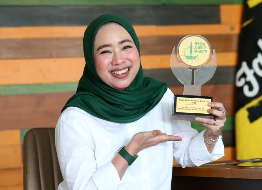 Muda dan Inspiratif, Ratna Juwita Sari Raih Penghargaan FJN Awards 2023