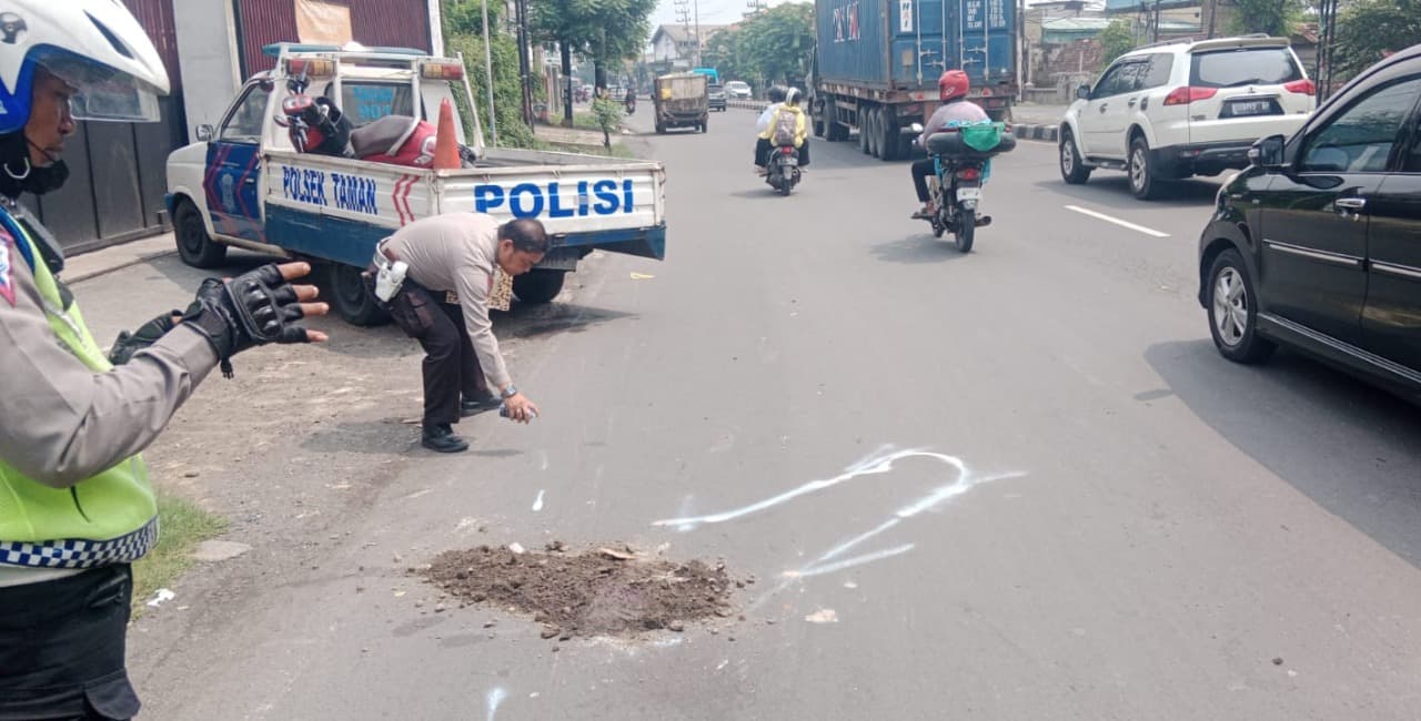 Pemotor di Sidoarjo Tewas Terlindas Truk Usai Senggolan dengan Motor Lain