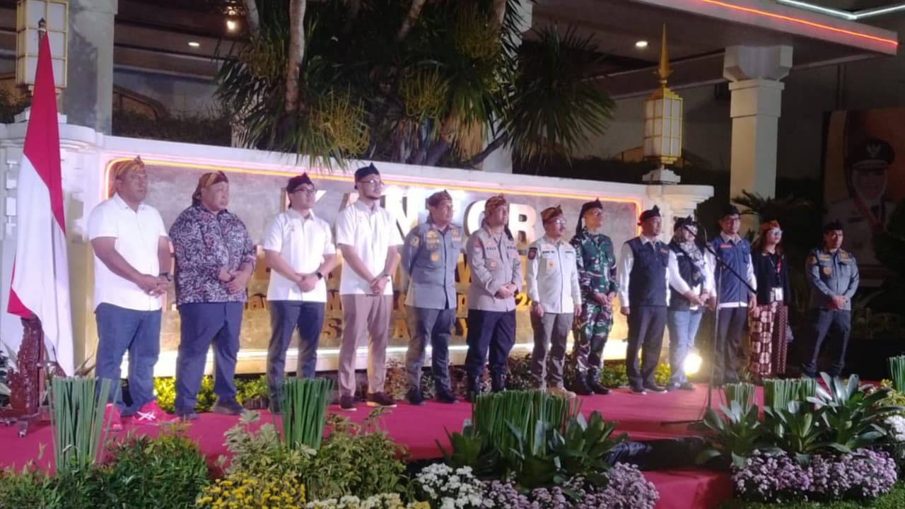 Gelar ﻿Patroli Sijalinmajataru 2024 dan Kenduri Serentak, Satpol PP Provinsi Jatim Raih Penghargaan MURI