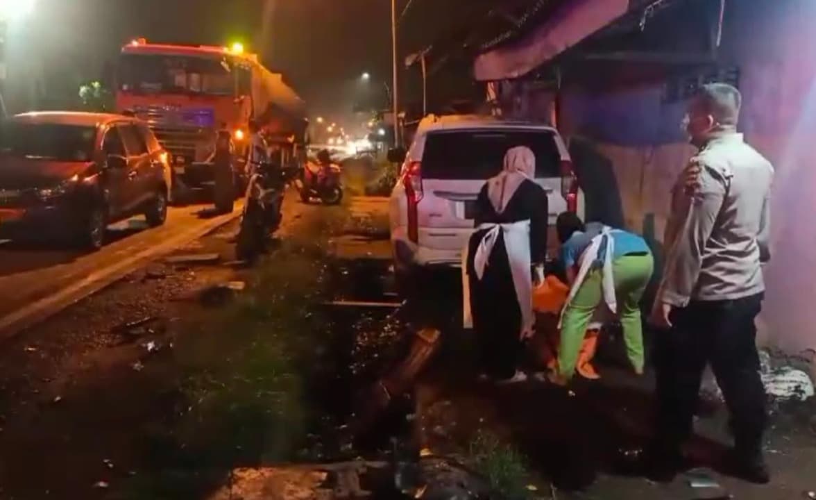 Oleng, Pajero Tabrak Pemotor Hingga Tewas di Duduk Sampeyan Gresik