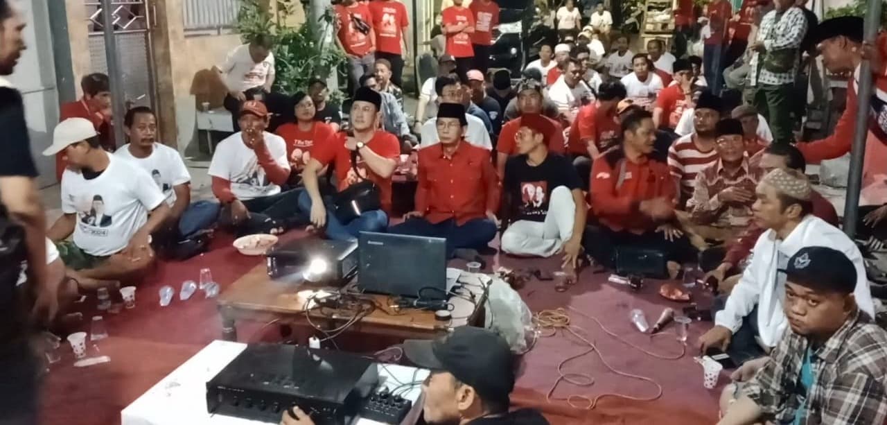 Emak-emak Ramaikan Nobar Debat Ketiga TPD Ganjar di Kampung Kalianyar