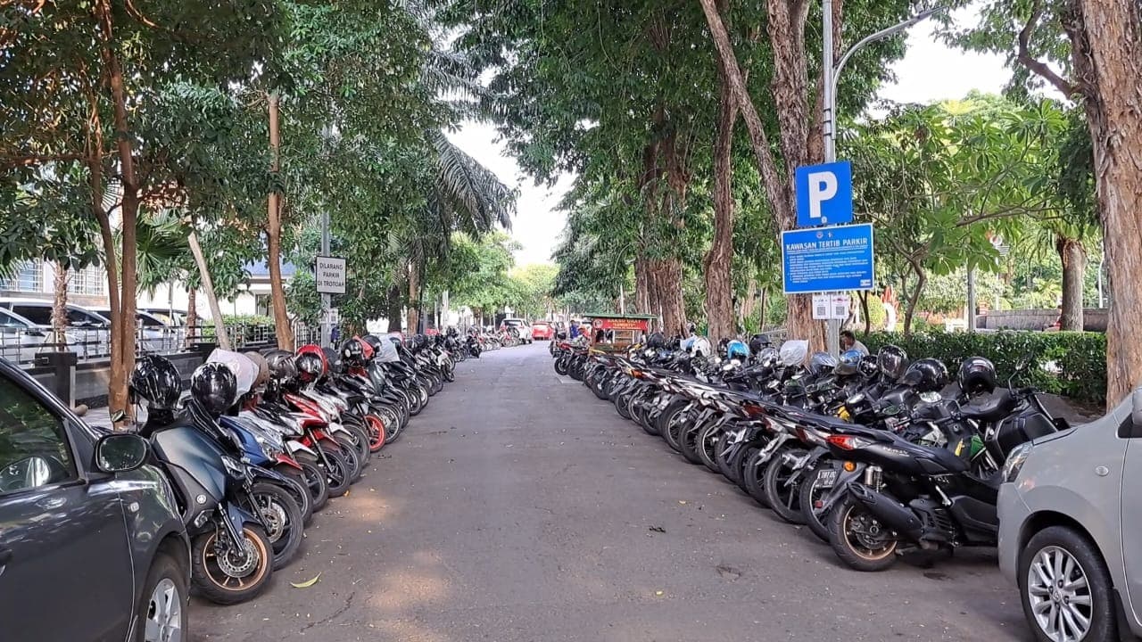 Pemkot Surabaya Akan Terapkan Bayar Parkir Non Tunai