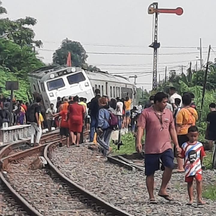 KA Pandalungan Anjlok di Tanggulangin, Lokomotif dan 2 Gerbong Keluar Rel