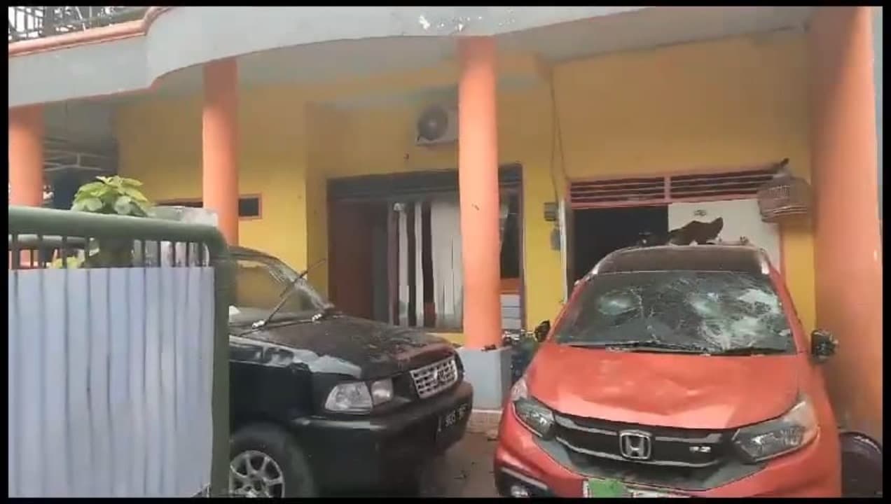 Tagih Hutang, Debt Collector Rusak Rumah Dan Mobil di Surabaya