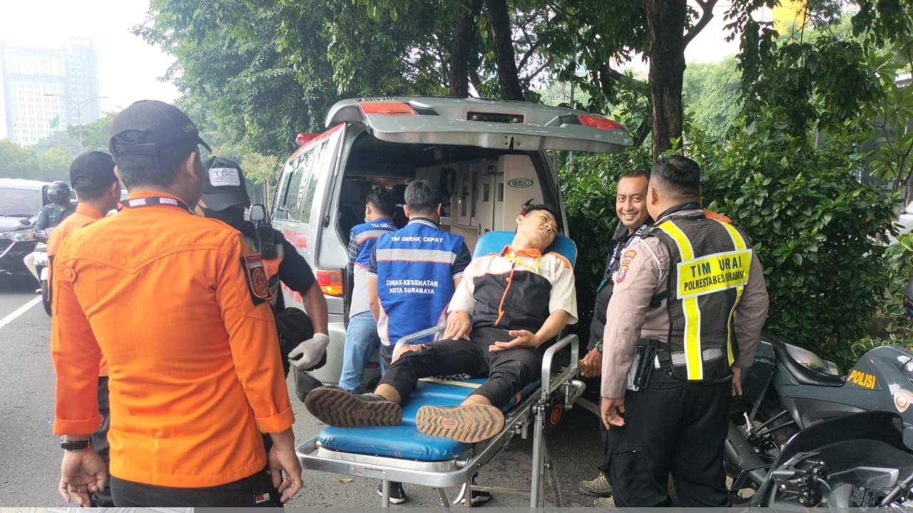 Oleng, Pemotor Asal Bungurasih Terjatuh di Depan Royal Plaza