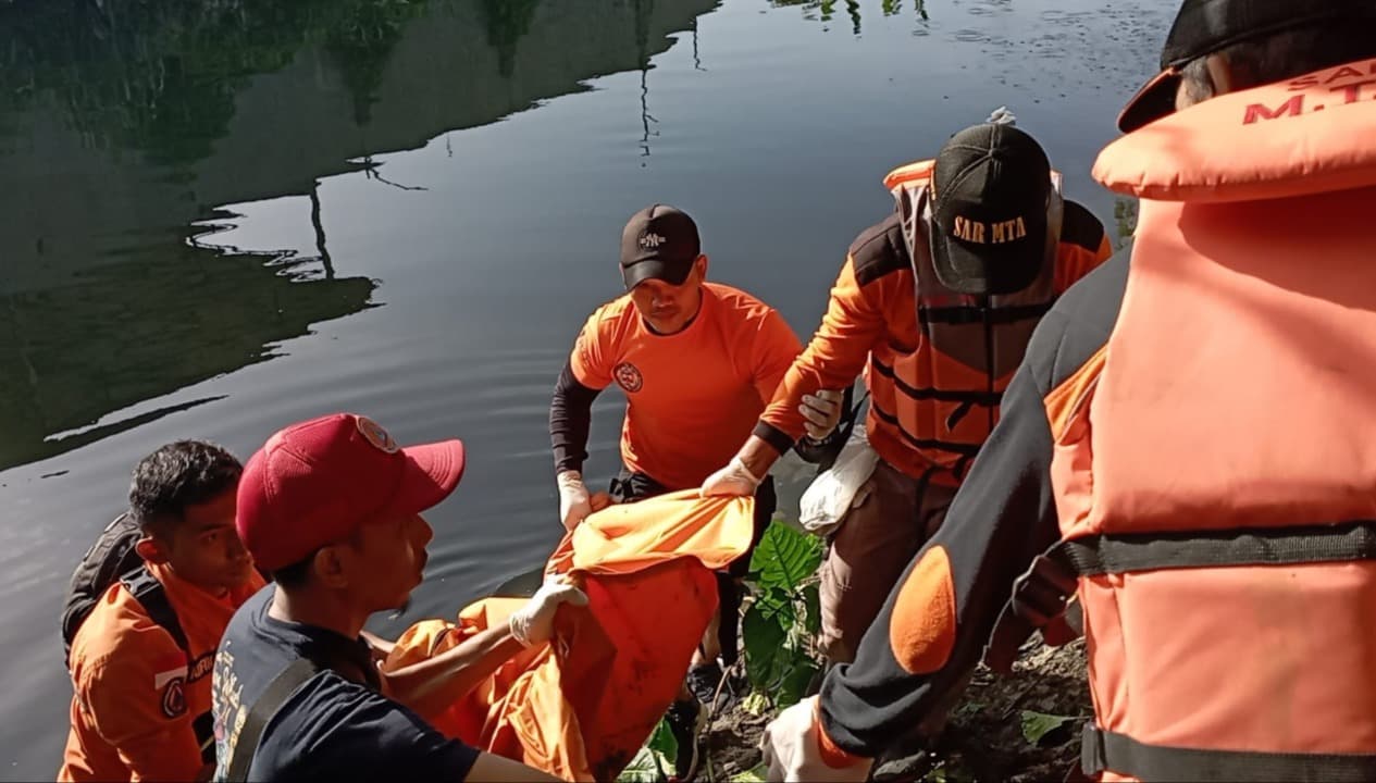 Bocah Perempuan 7 Tahun Hanyut di Selokan Ditemukan Tewas di Sungai Buntaran