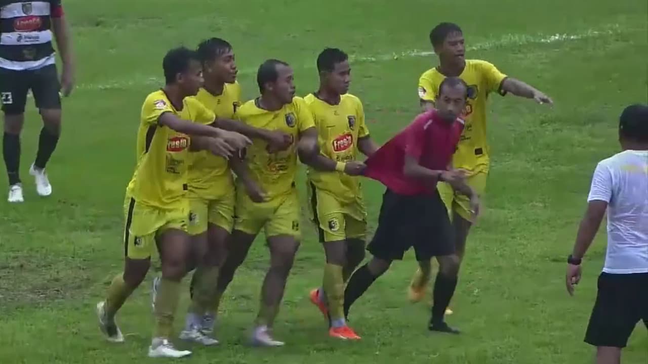 Diwarnai Kontroversi Wasit, Persid Jember Walk Out Dari Pertandingan