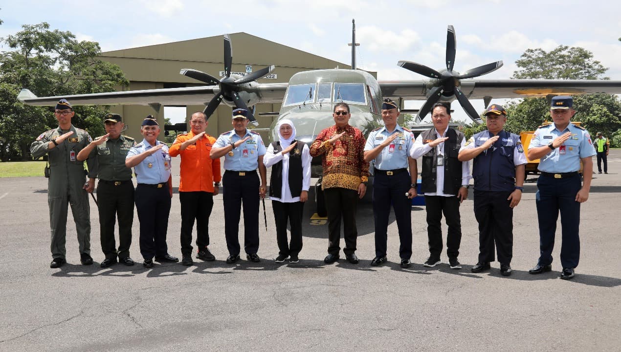 Hijaukan Kawasan Arjuno-Welirang, Gubernur Khofifah dan TNI AU Tebar Benih Tanaman Melalui Udara