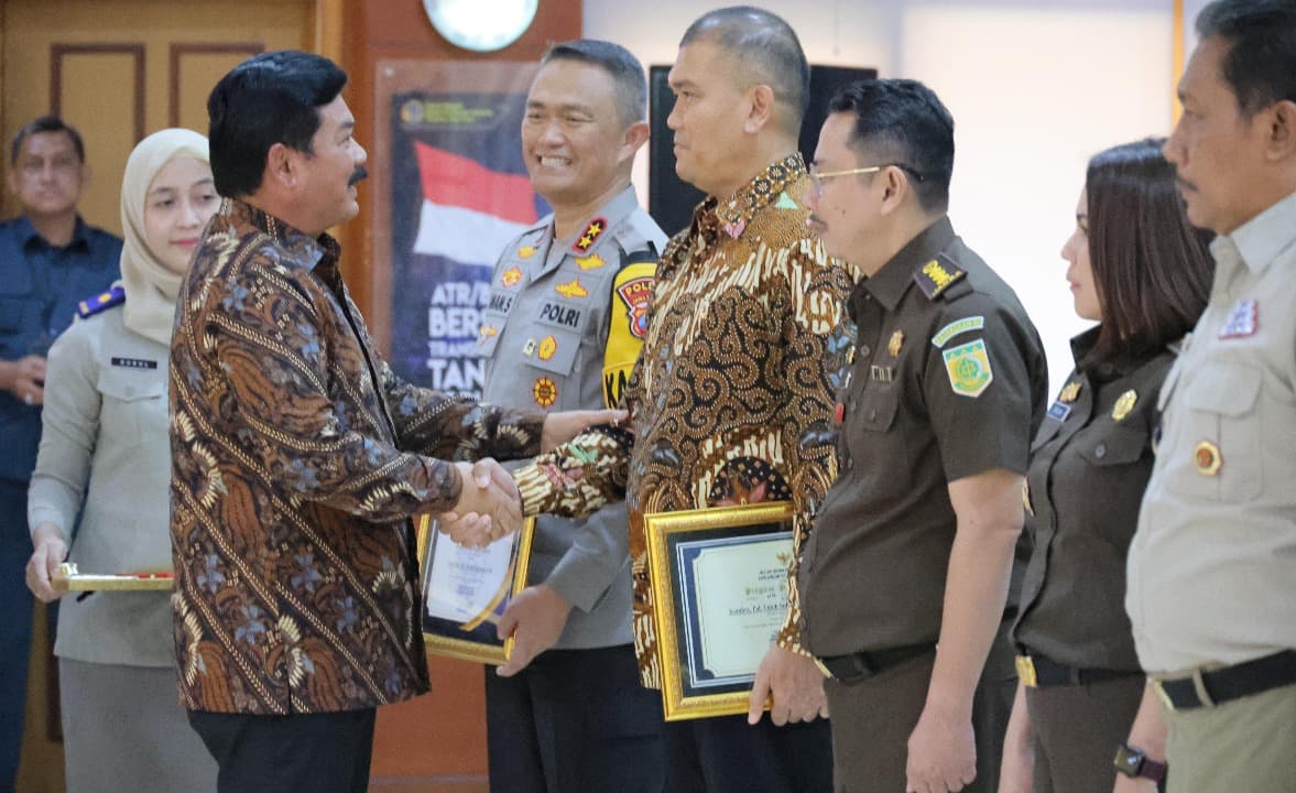 Menteri ATR/Kepala BPN Beri Penghargaan kepada Satgas Anti Mafia Tanah Provinsi Jatim