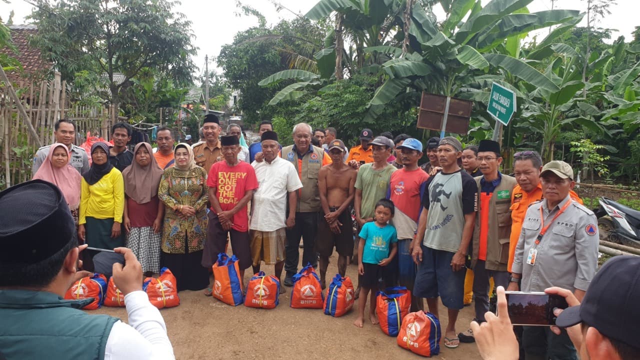 Sambangi Pasuruan dan Probolinggo, BNPB Bantu Warga Terdampak Banjir Bandang