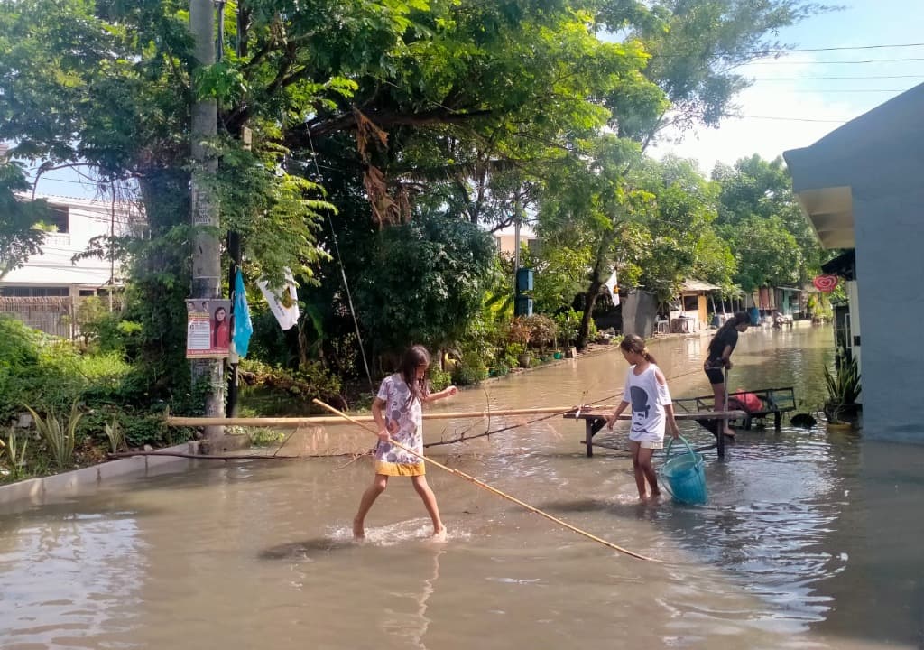 Diguyur Hujan Deras, Kawasan Bungurasih dan Pepelegi Terendam Banjir