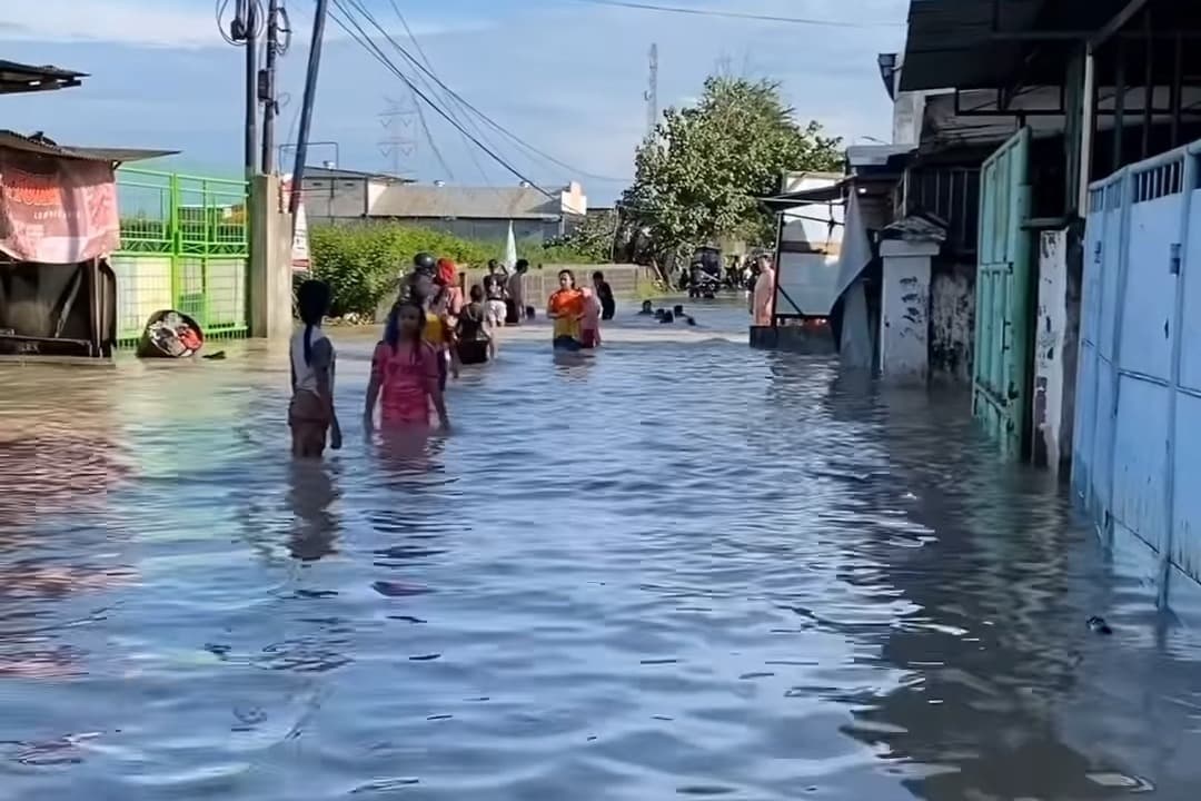Diguyur Hujan Deras, 23 Wilayah di Surabaya Terendam Banjir