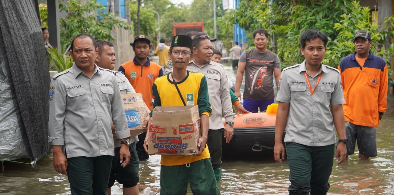 Kalaksa BPBD Jatim Tinjau Warga Terdampak Banjir di Kabupaten Pasuruan