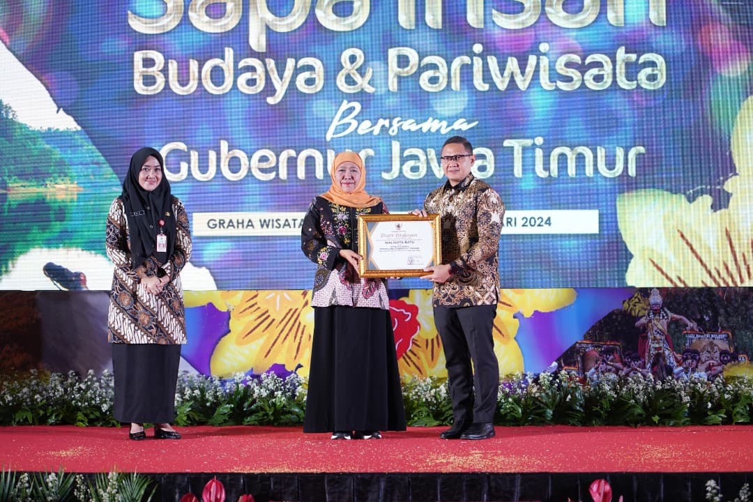 Berhasil Kembangkan Potensi Wisata, Pj Wali Kota Batu Raih Penghargaan dari Gubernur Jatim