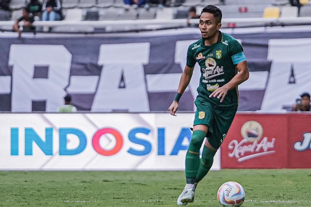 Bek Persebaya Reva Adi Utama Dapat Sanksi dari Komdis PSSI