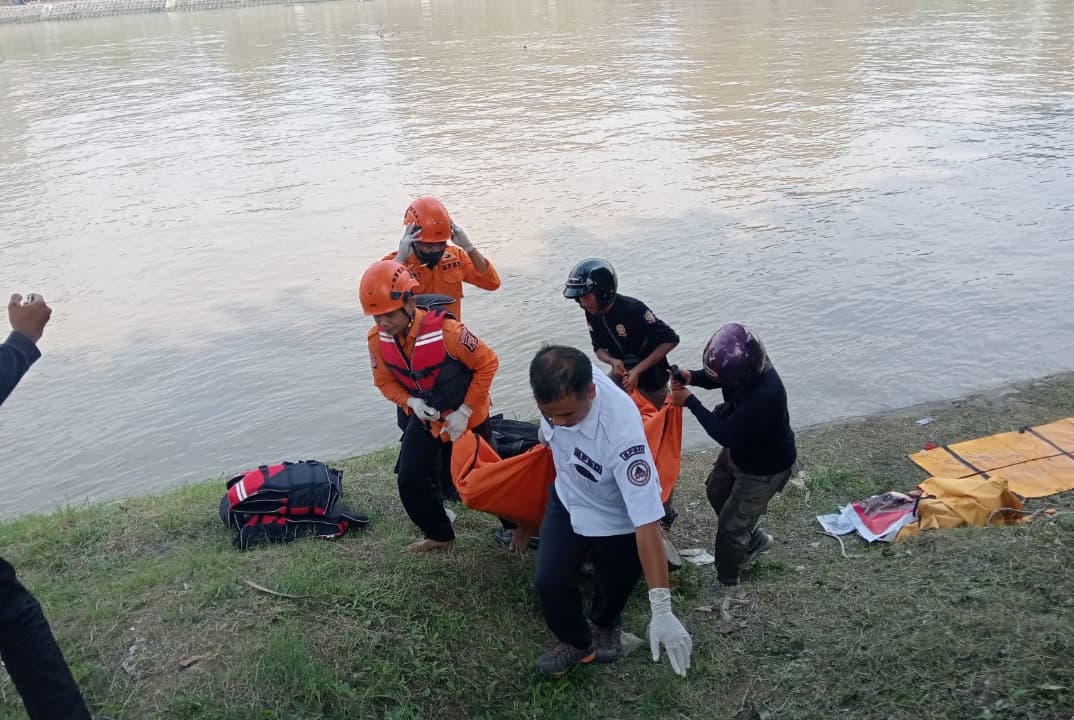 Tak Pulang Sehari, Istri Temukan Suami Tenggelam di Rolak Wedok Wonokromo