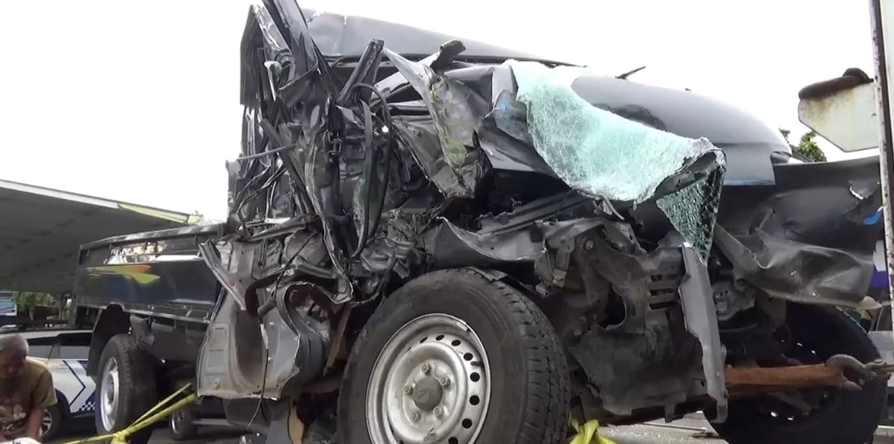 Tabrakan Beruntun di Jember, Akibatkan Pengemudi Pick Up Tewas