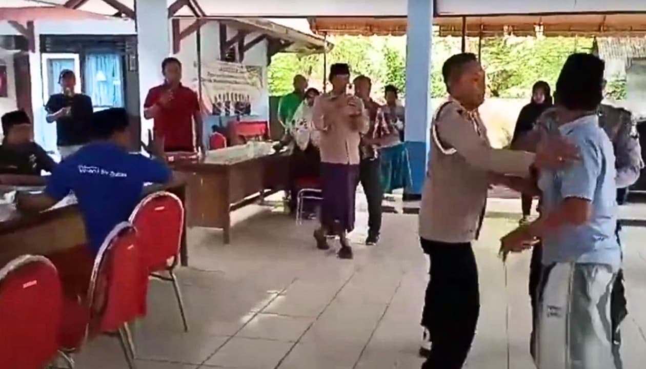 Terpancing Emosi, Oknum PPK Tanah Merah Lempar Asbak