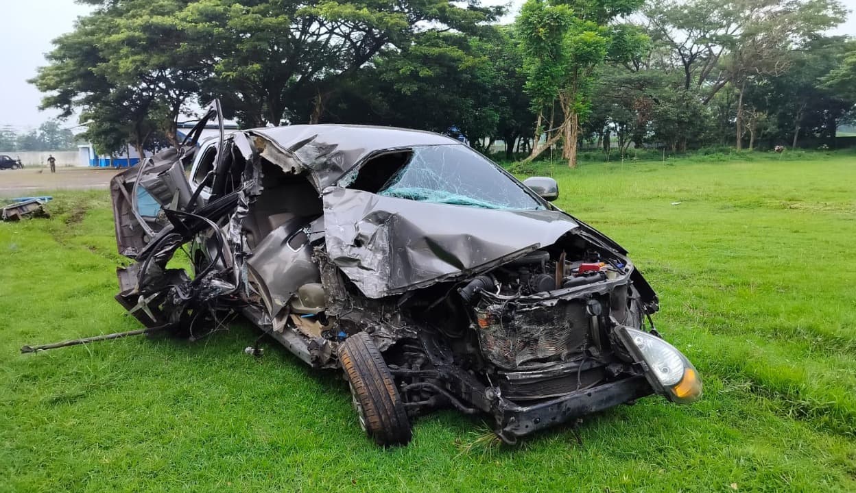 Bus Harapan Jaya Tabrak Kijang Innova di Kediri, 12 Orang Luka