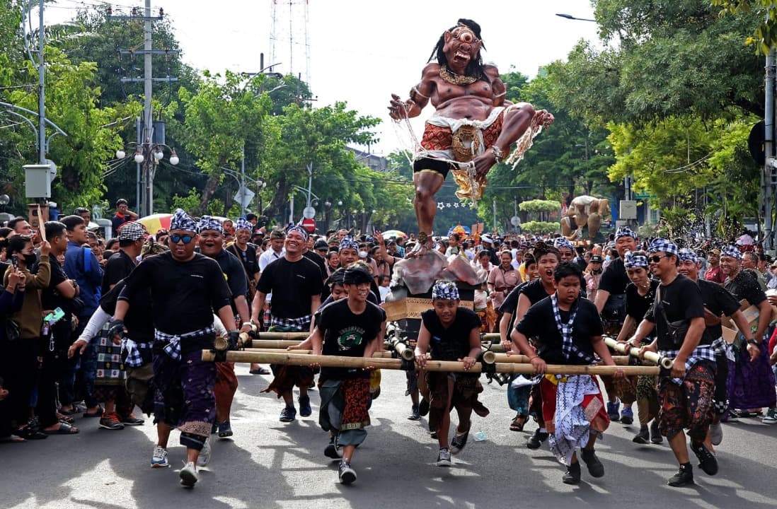 Sambut Hari Raya Nyepi, 7 Ogoh-Ogoh Diarak Keliling Kota Surabaya