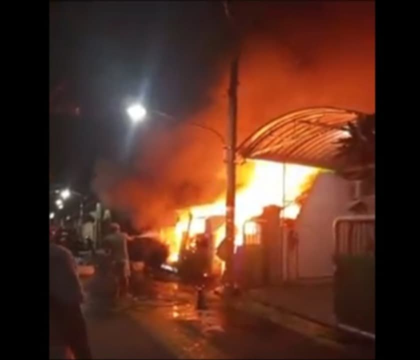 Korsleting Listrik, Rumah di Perumahan Magersari Sidoarjo Terbakar