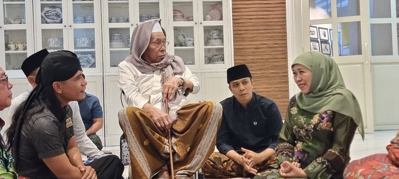 Khofifah dan Gus Miftah Sowan Pengasuh Ponpes Al Falah Ploso Kediri, Do'akan Negara Tenang Tentram