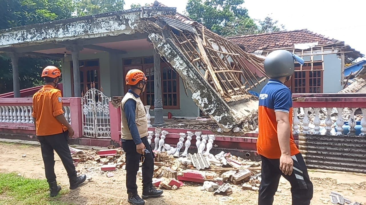 Terjadi 201 Kali Gempa Susulan, Tim BPBD Jatim Lakukan Assessment di Pulau Bawean