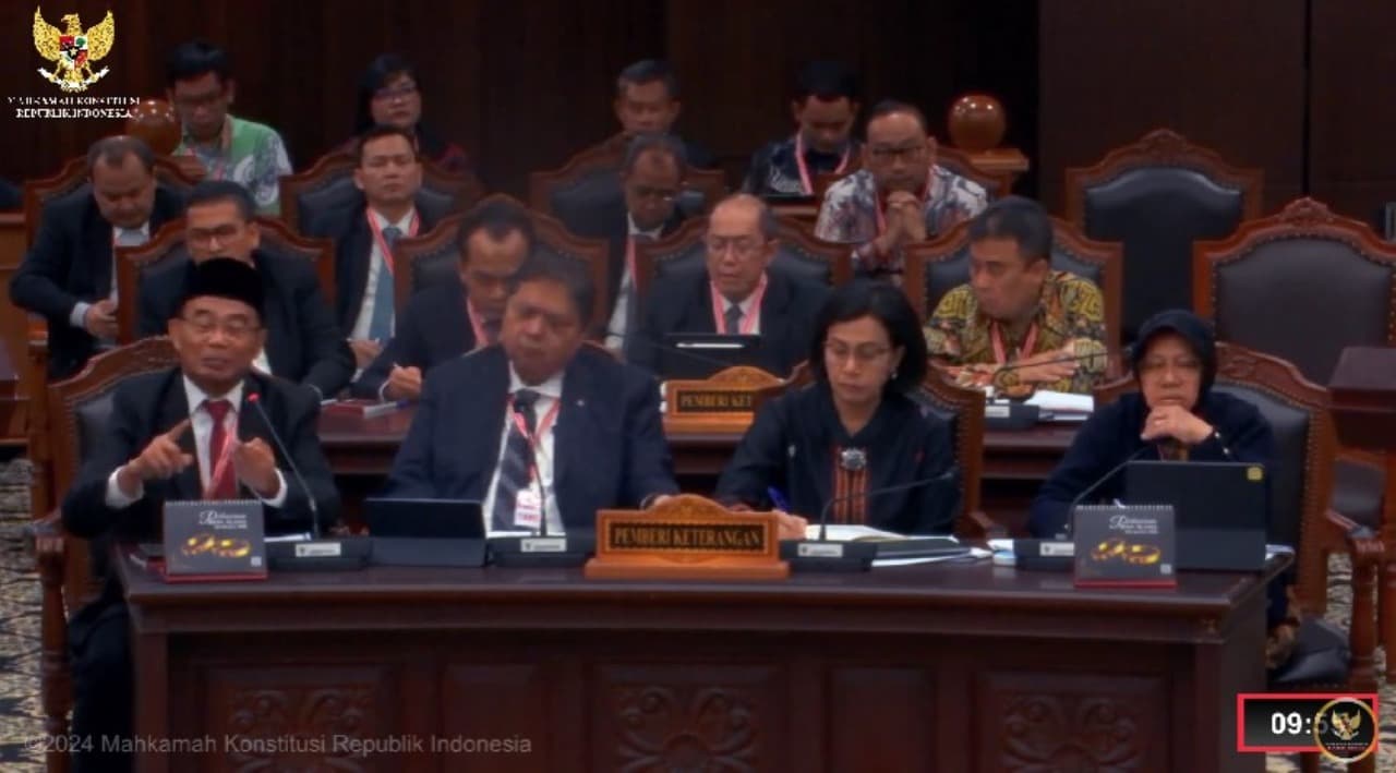 Jelaskan Bansos di Sidang MK, Risma Sebut Ada Cleaning Service yang Dijadikan Komisaris Perusahaan