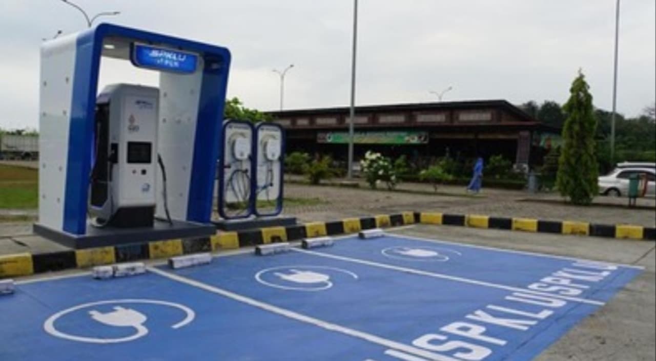 Persiapan Mudik, Cek Dulu Lokasi 49 SPKLU atau Colokan Mobil Listrik di Tol Trans Jawa