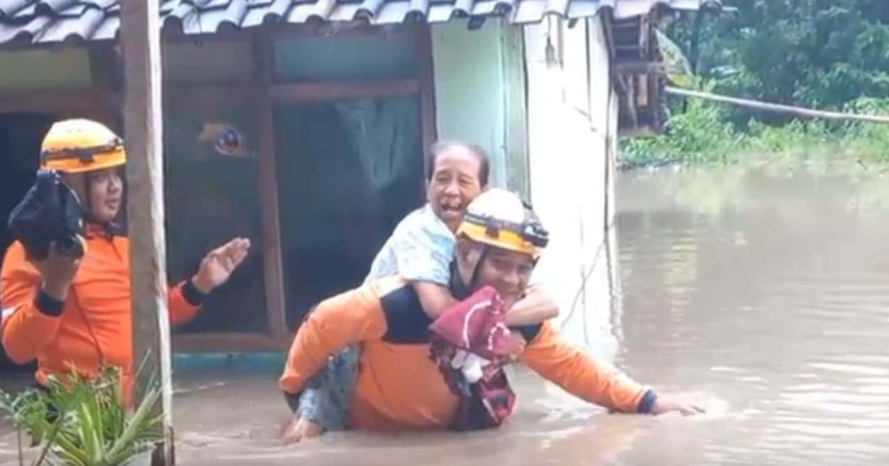 Diguyur Hujan 4 Jam, Ratusan Rumah di Madiun Terendam Banjir