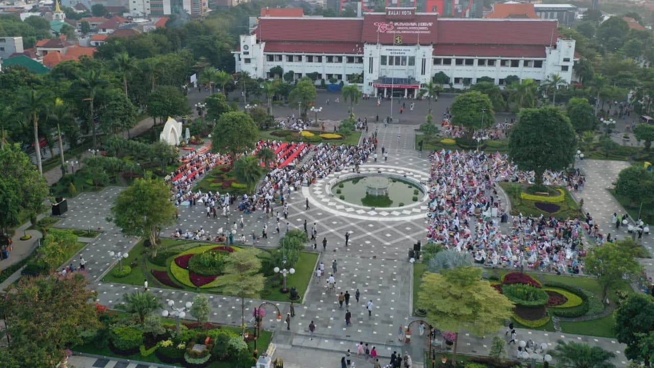 Shalat Id di Taman Surya, Khotib Rektor UIN Sunan Ampel Surabaya