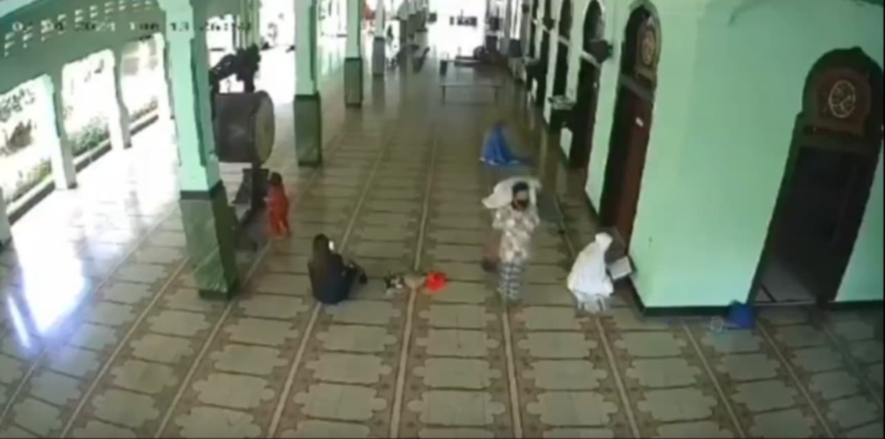 Tidur di Masjid Kemayoran, Jamaah Pria Kehilangan Tas