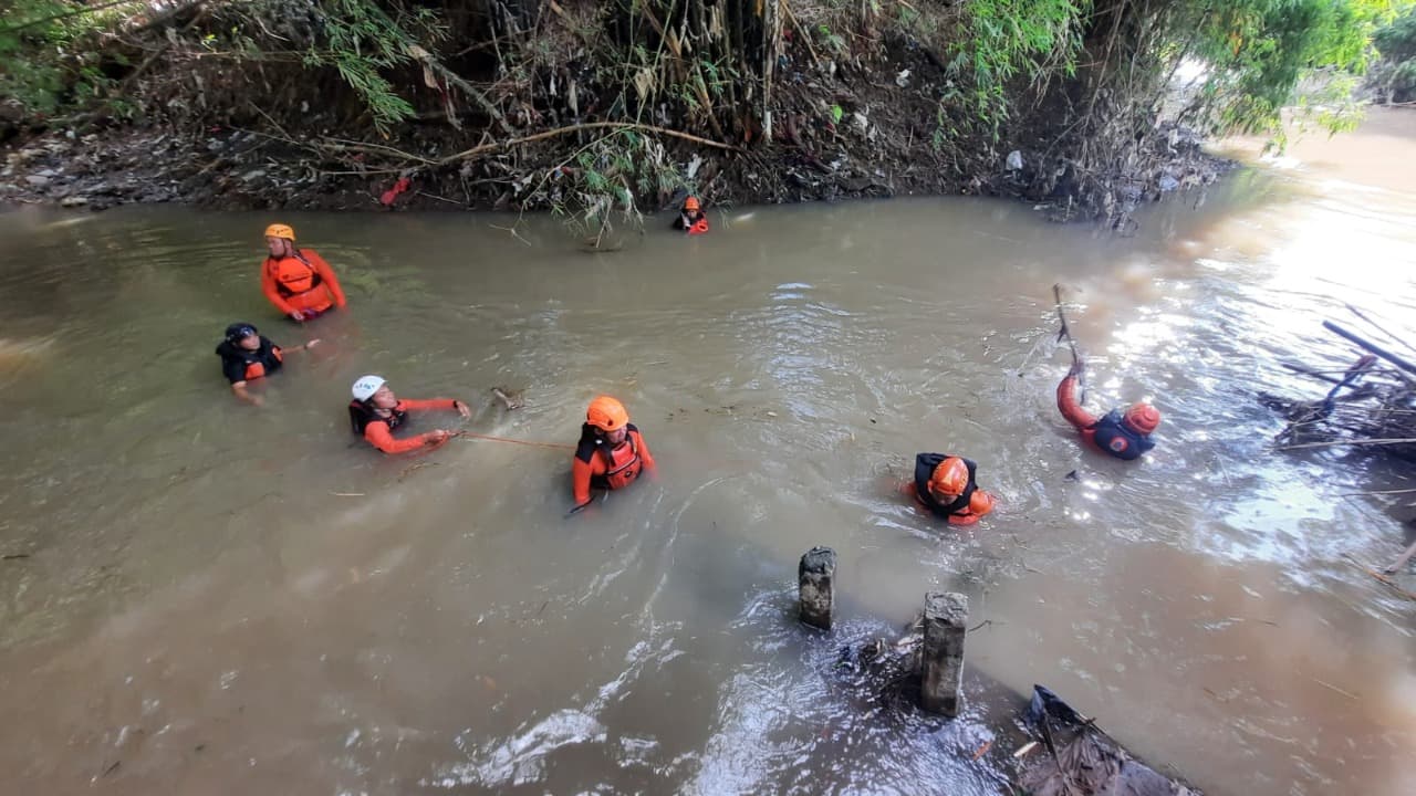 Hari Kedua, Kakek Haryono yang Hanyut di Sungai Kedak Belum Ditemukan