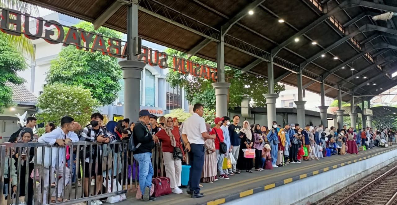 Arus Balik H+3 Lebaran, 29.159 Penumpang Turun di Daop 8 Surabaya