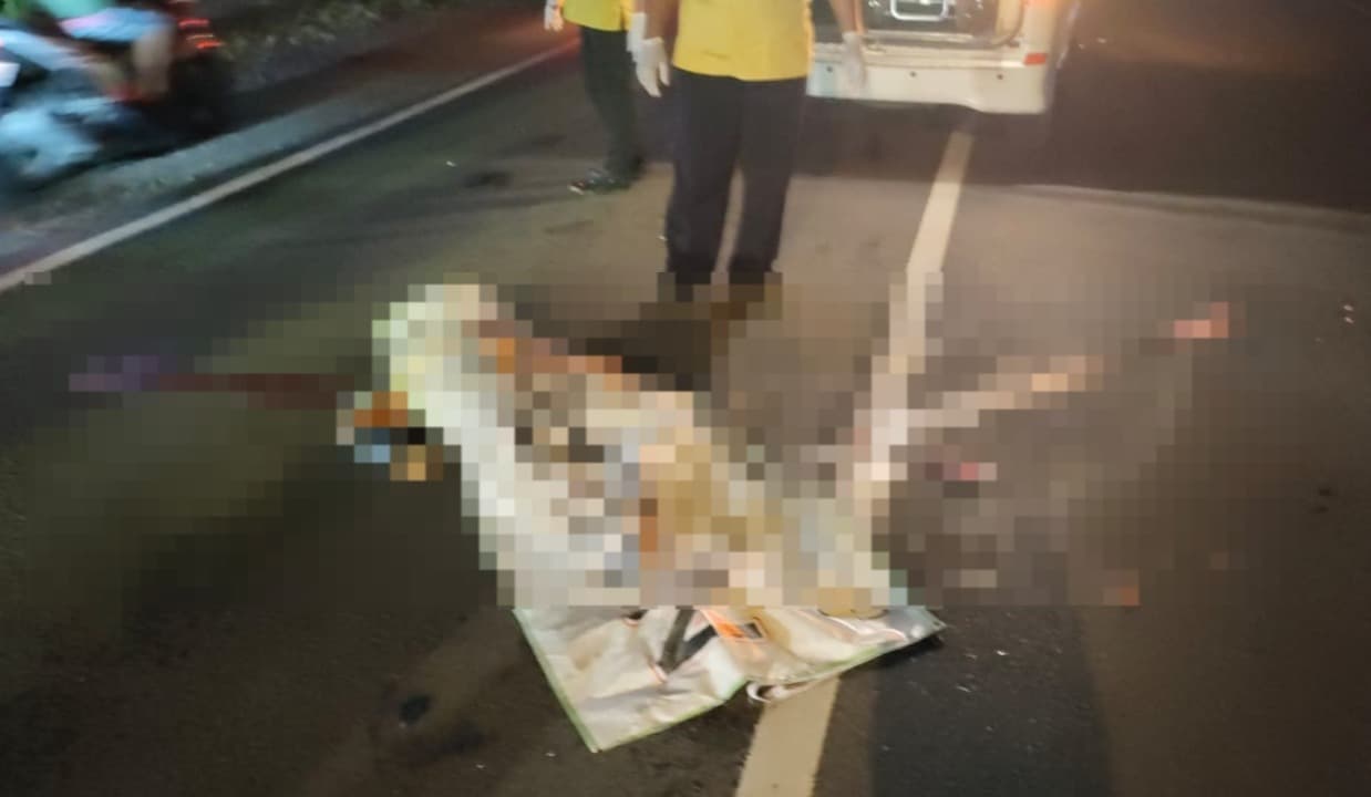 Pindah Lajur, Pemotor Wanita Tewas Terlindas Truk di Jalur Lamongan-Babat