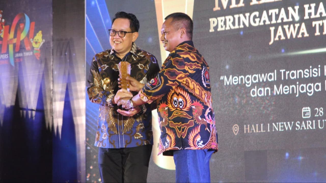 Pj Gubernur Jatim Raih PWI Jatim Award 2024, Lutfil Hakim: Penghargaan Tertinggi PWI Jatim
