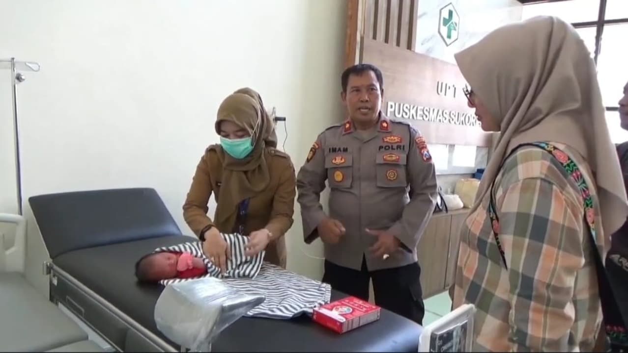 Bayi Laki-laki Masih Hidup Ditemukan Di Semak-semak Kota Blitar