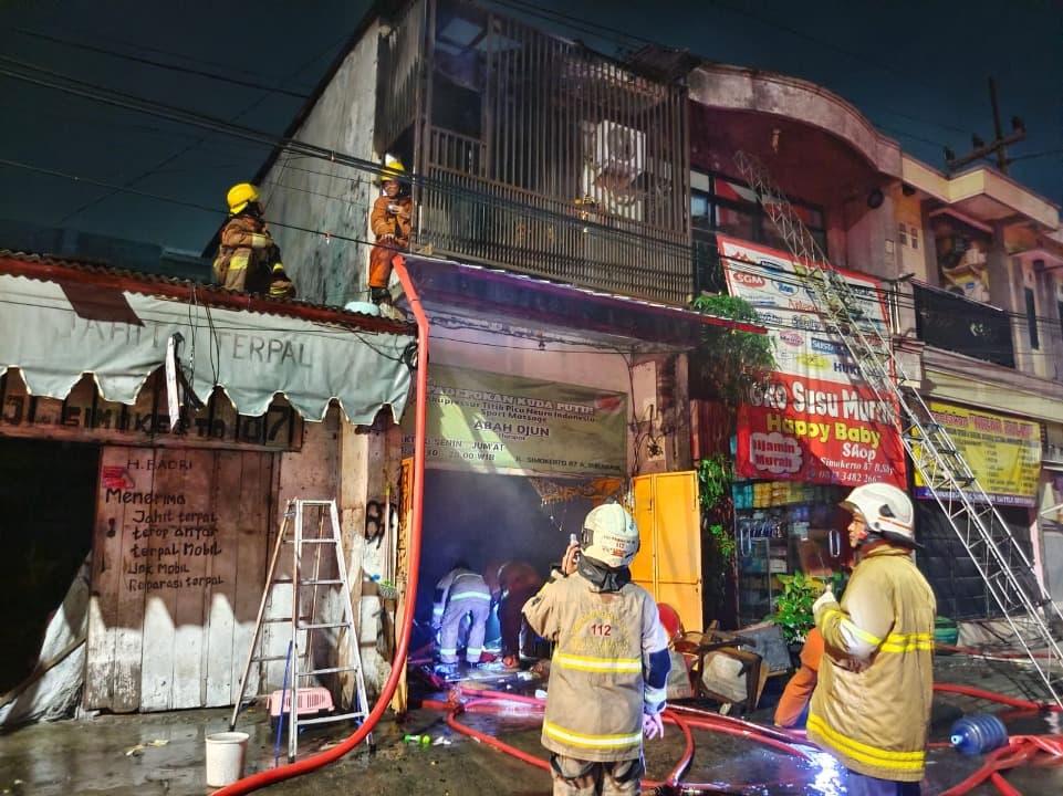 Diduga Akibat Korsleting Listrik, Padepokan Kuda Putih di Simokerto Terbakar