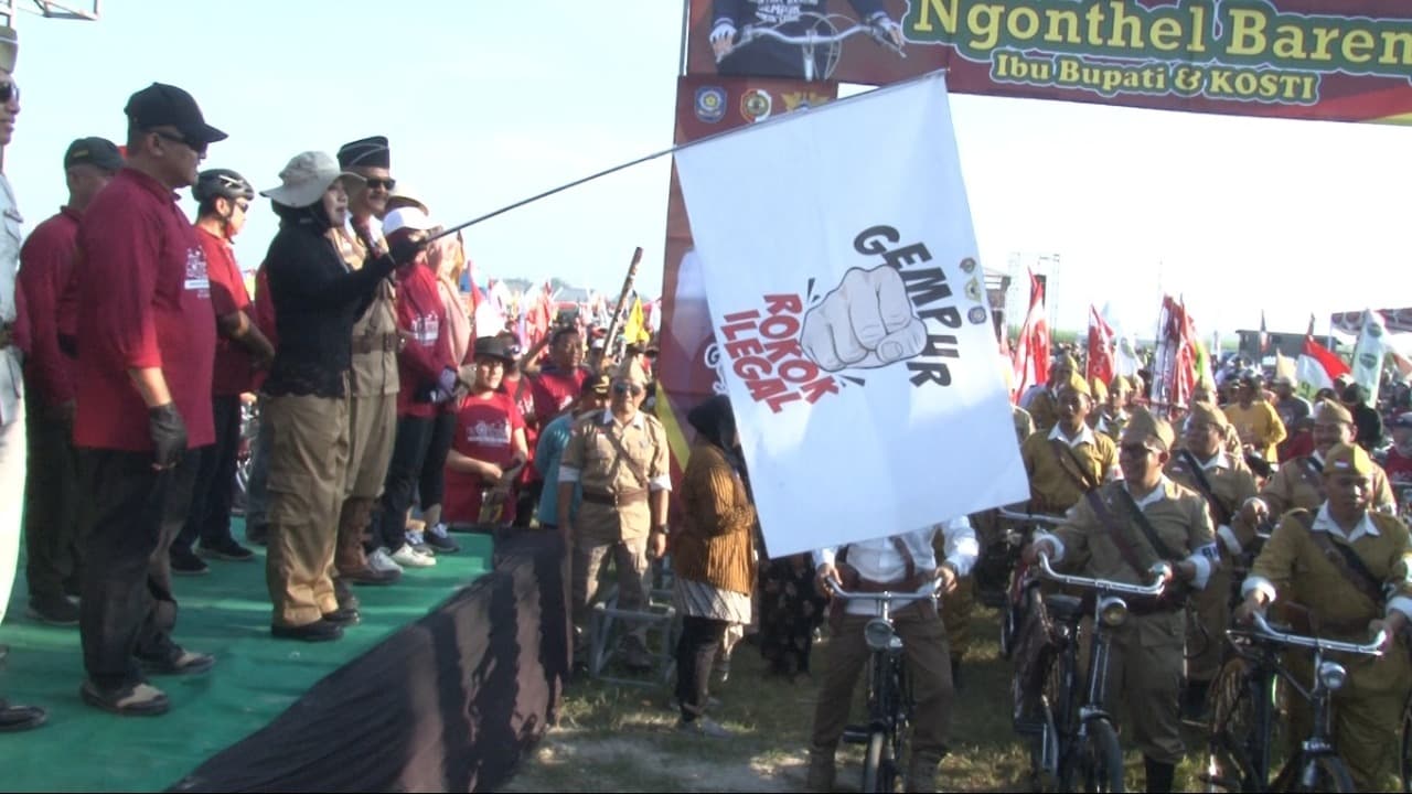 Bupati Mojokerto Ajak Komunitas Sepeda Tua Ngontel Sambil Sosialisasi Gempur Rokok Ilegal