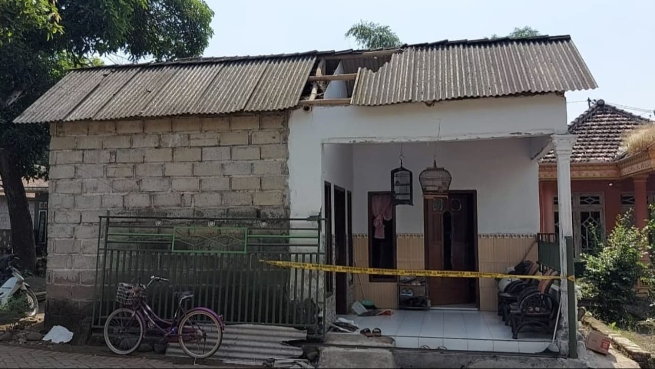 Rumah Warga Dilempar Bondet OTK, Kaca dan Atap Rusak