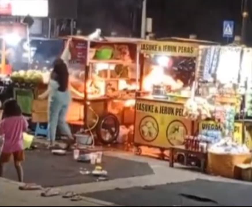 Gerobak Nasgor di Alun-Alun Pasuruan Terbakar, Uang Rp 400 Ribu Hangus