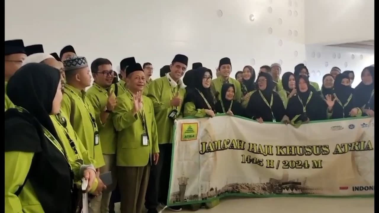 Gus Iqdam Berangkat Haji Khusus Bersama Andromeda Atria Wisata Travel Umroh Haji