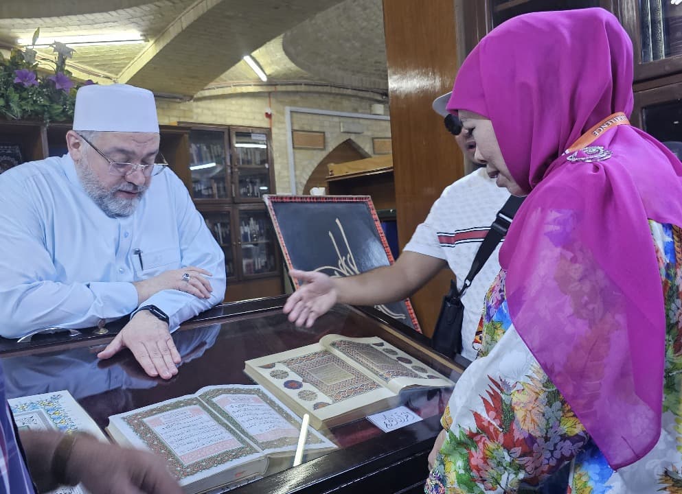 Khofifah Menjelajah Perpustakaan Al Qadiriyah, Perpustakaan Tertua dan Terbesar di Baghdad